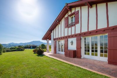 Sale Property Saint-Pée-sur-Nivelle 7&nbsp;Rooms 250&nbsp;m²