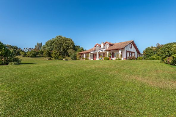 Sale Property Saint-Pée-sur-Nivelle 7&nbsp;Rooms 250&nbsp;m²