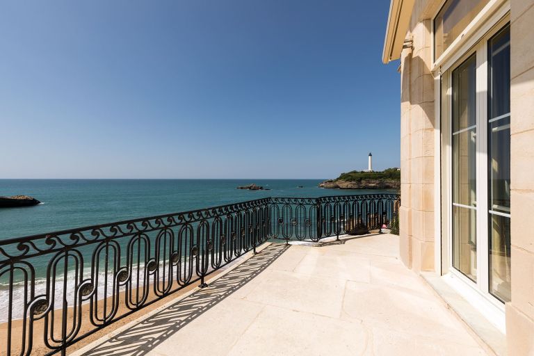 apartment 7 Rooms for sale on Biarritz (64200)