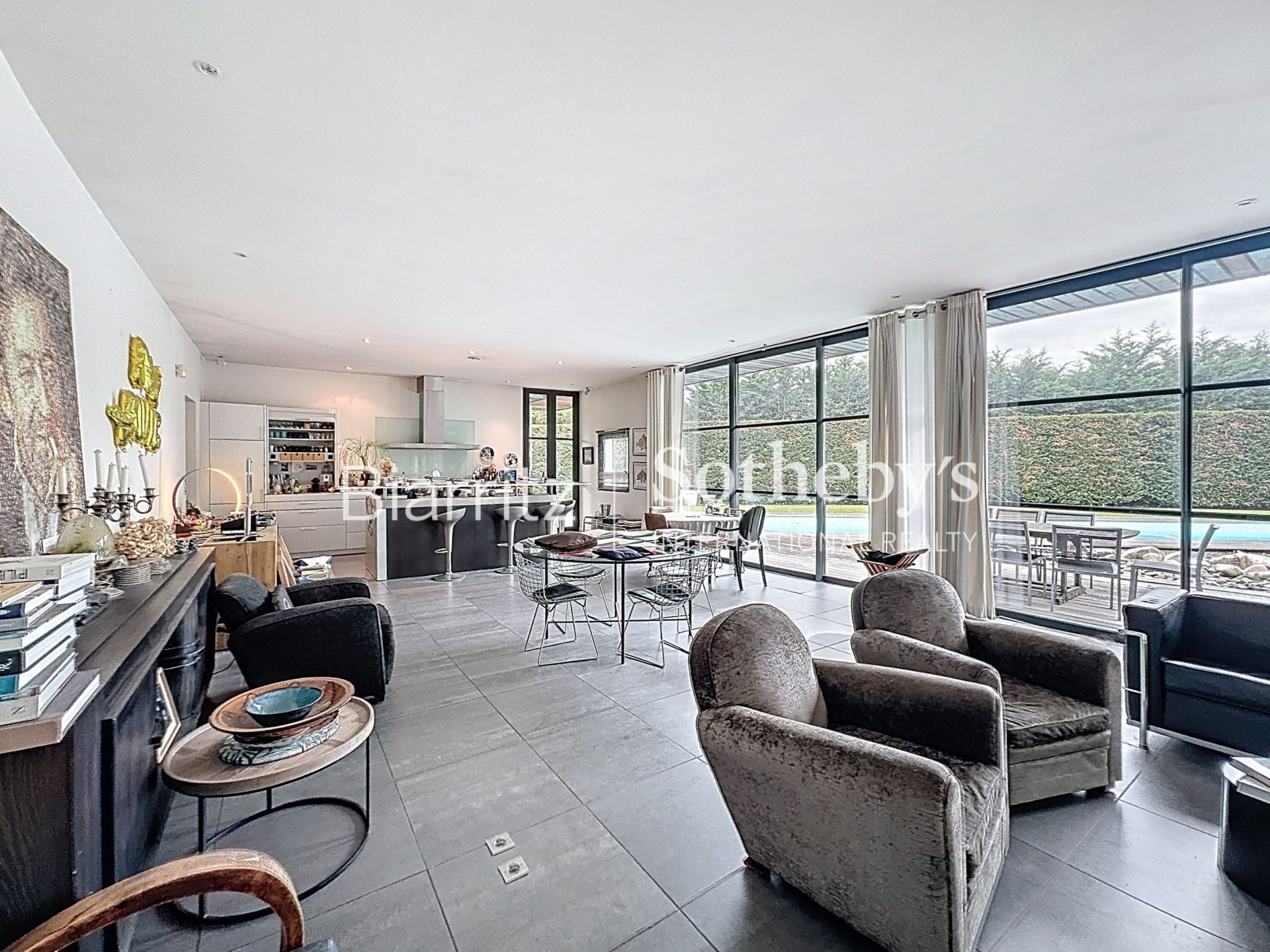 house 6 Rooms for sale on BIARRITZ (64200)