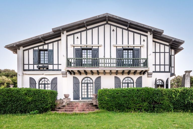 house 10 Rooms for sale on BIARRITZ (64200)