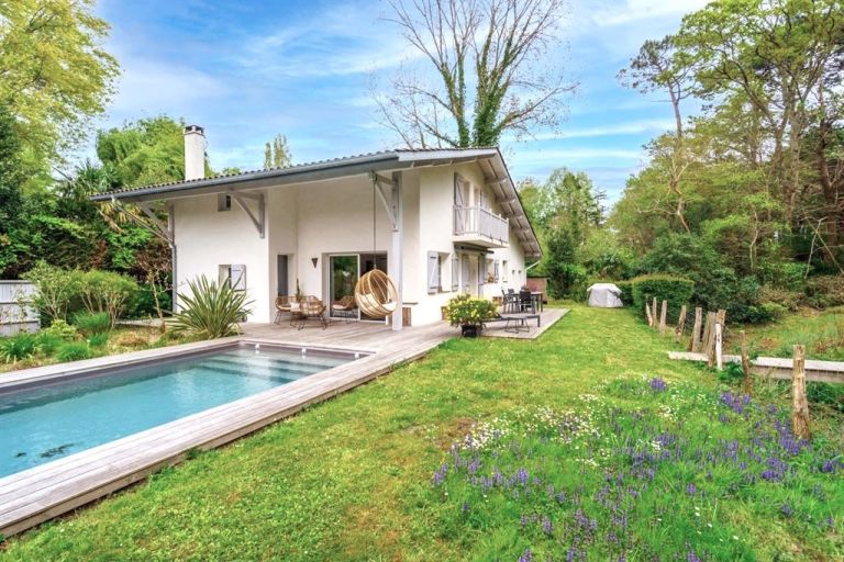 house 5 Rooms for sale on ANGLET (64600)