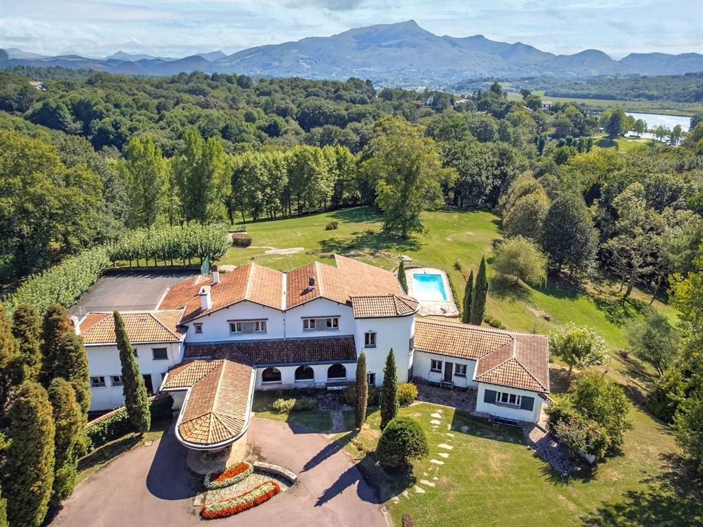 property 15 Rooms for sale on ST JEAN DE LUZ (64500)