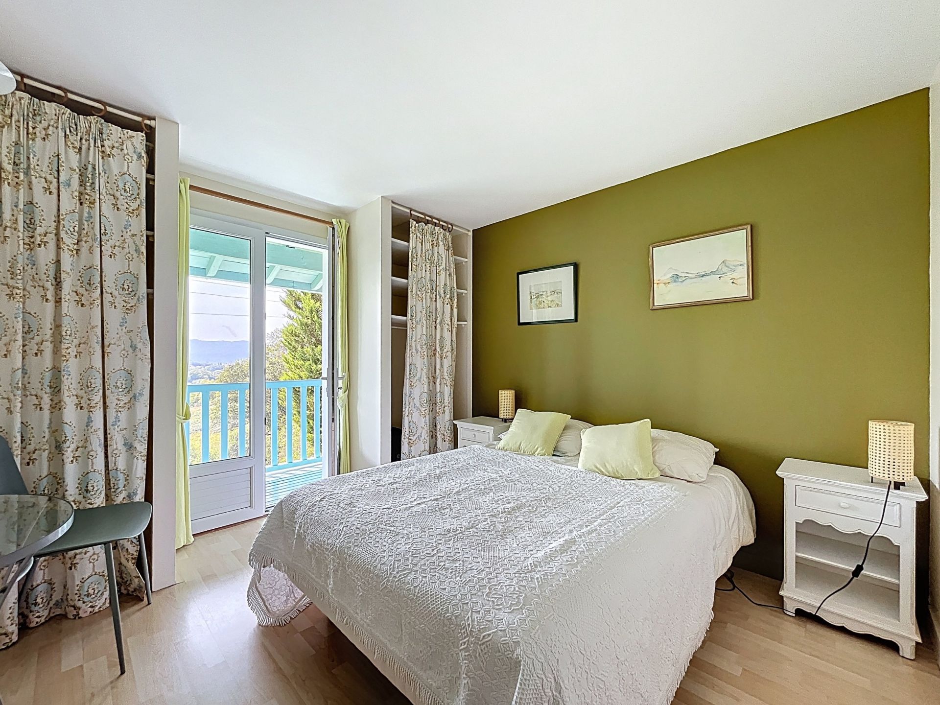 house 7 Rooms for sale on URRUGNE (64122)