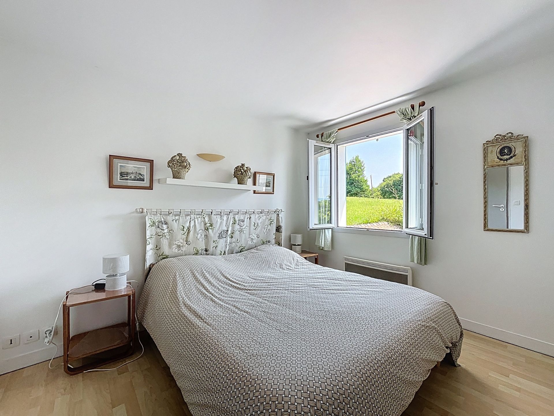 house 7 Rooms for sale on URRUGNE (64122)