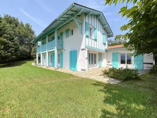 house 7 Rooms for sale on URRUGNE (64122)