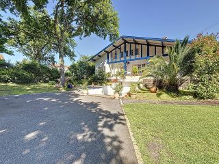 house 8 Rooms for sale on CAPBRETON (40130)