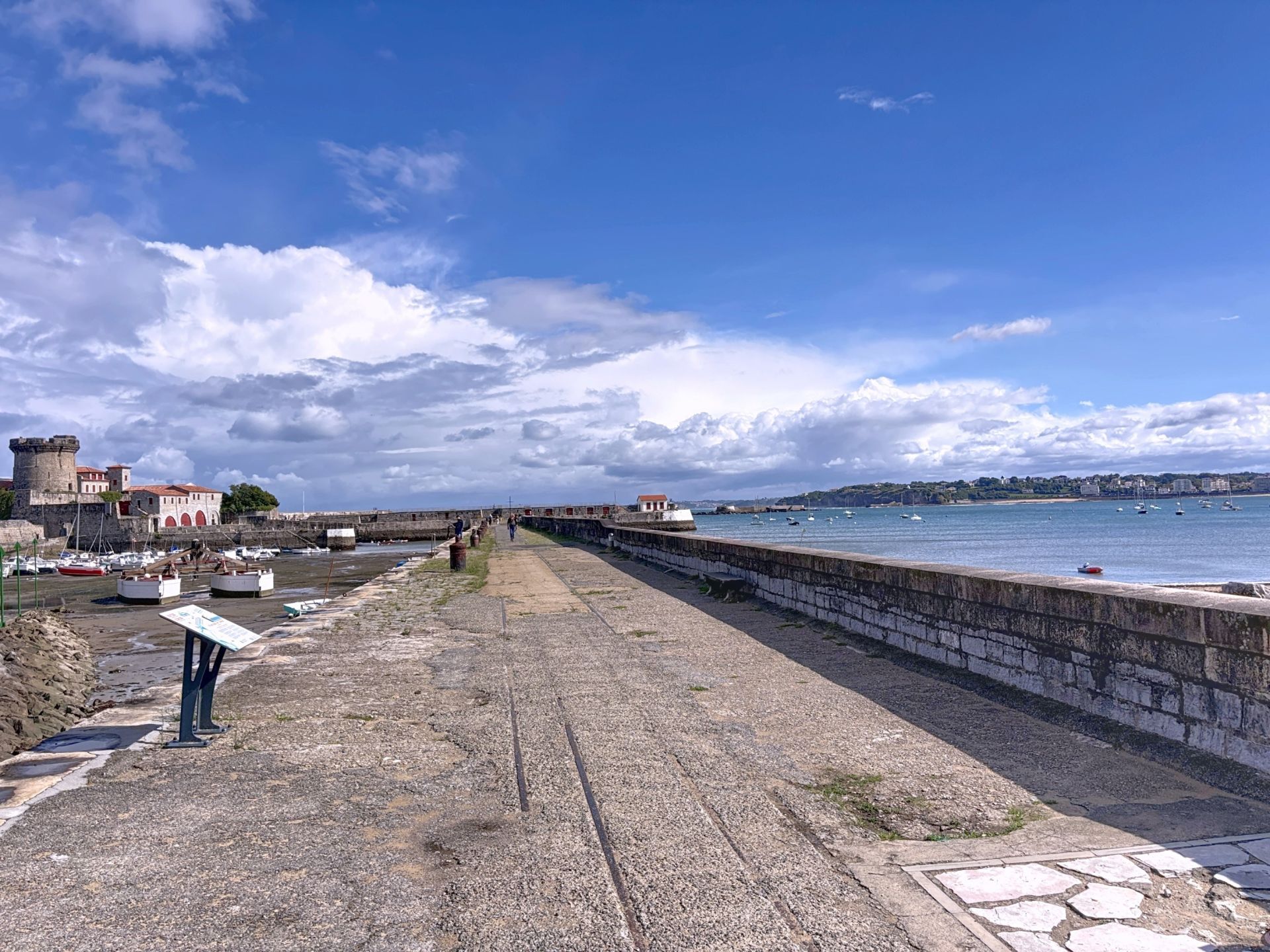 apartment 4 Rooms for sale on CIBOURE (64500)