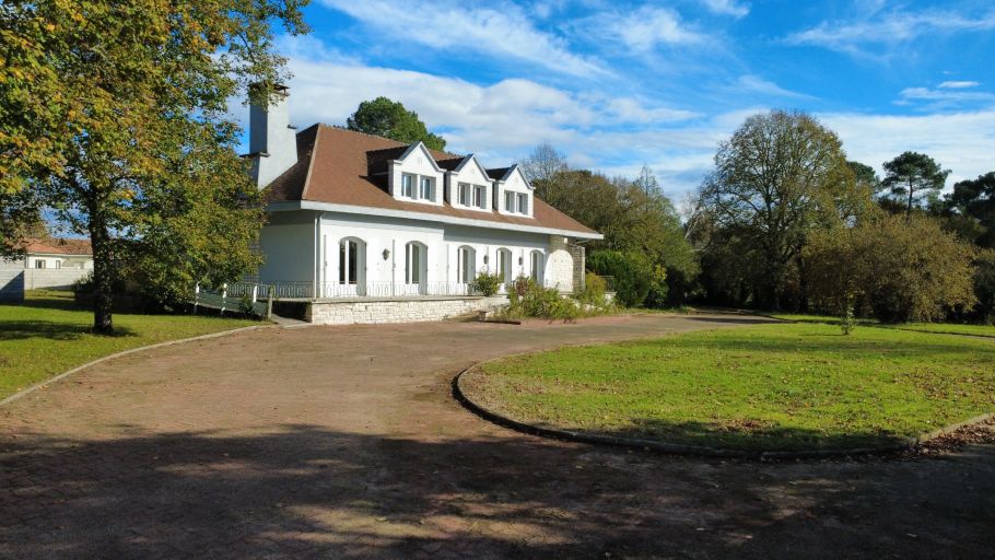 propriété 16 Pièces en vente sur GARROSSE (40110)