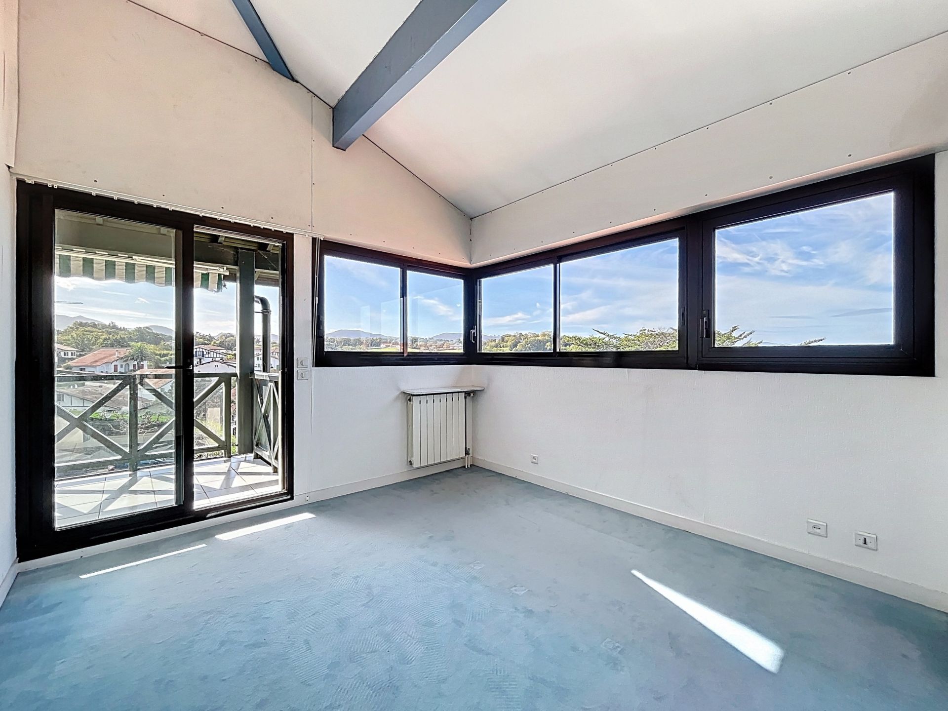 apartment 5 Rooms for sale on CIBOURE (64500)