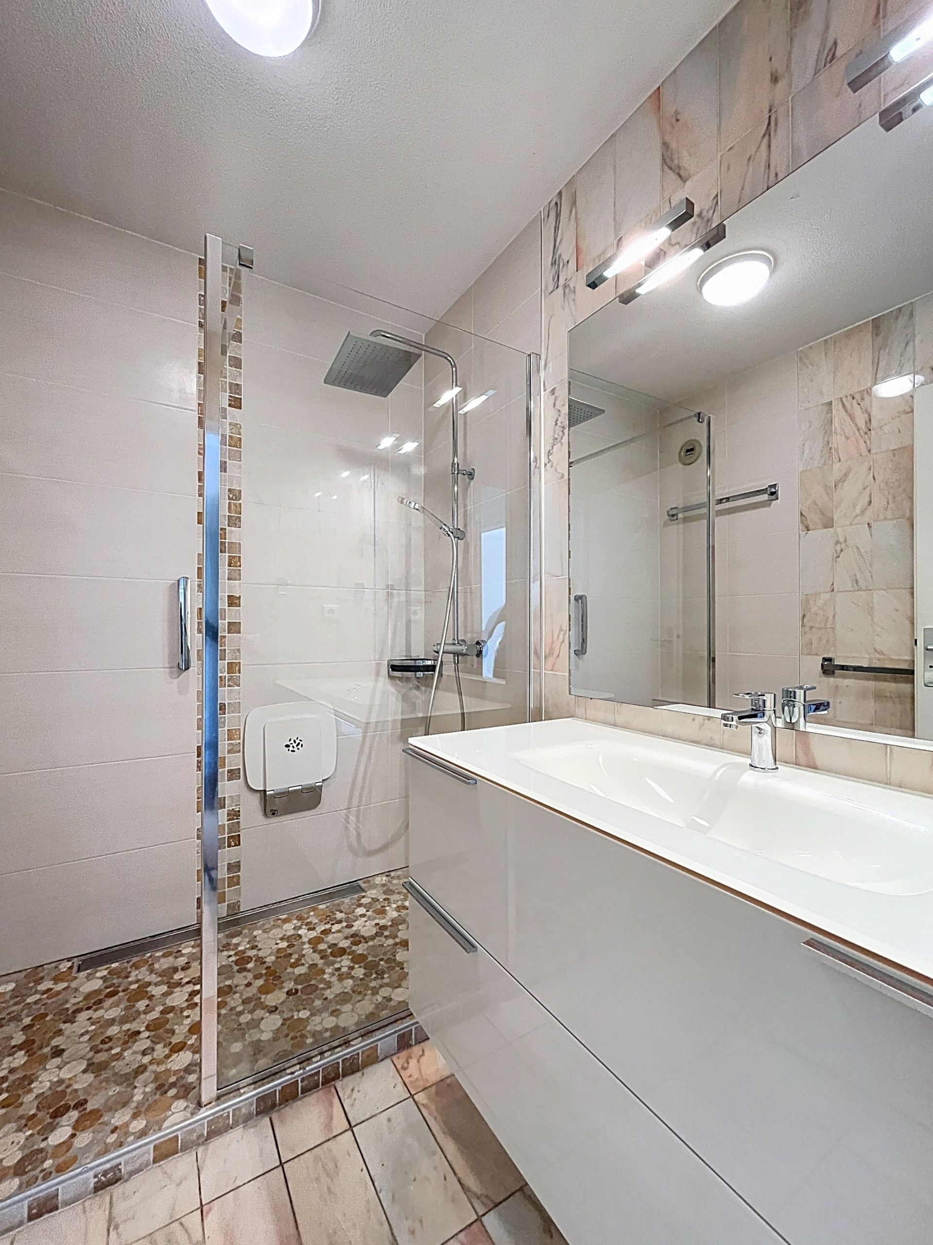 apartment 5 Rooms for sale on CIBOURE (64500)