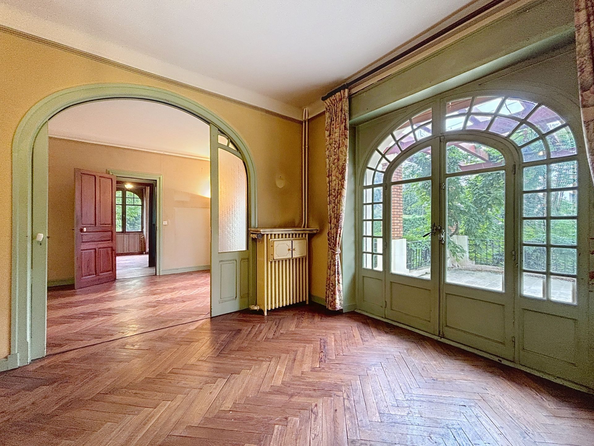 house 10 Rooms for sale on BAYONNE (64100)