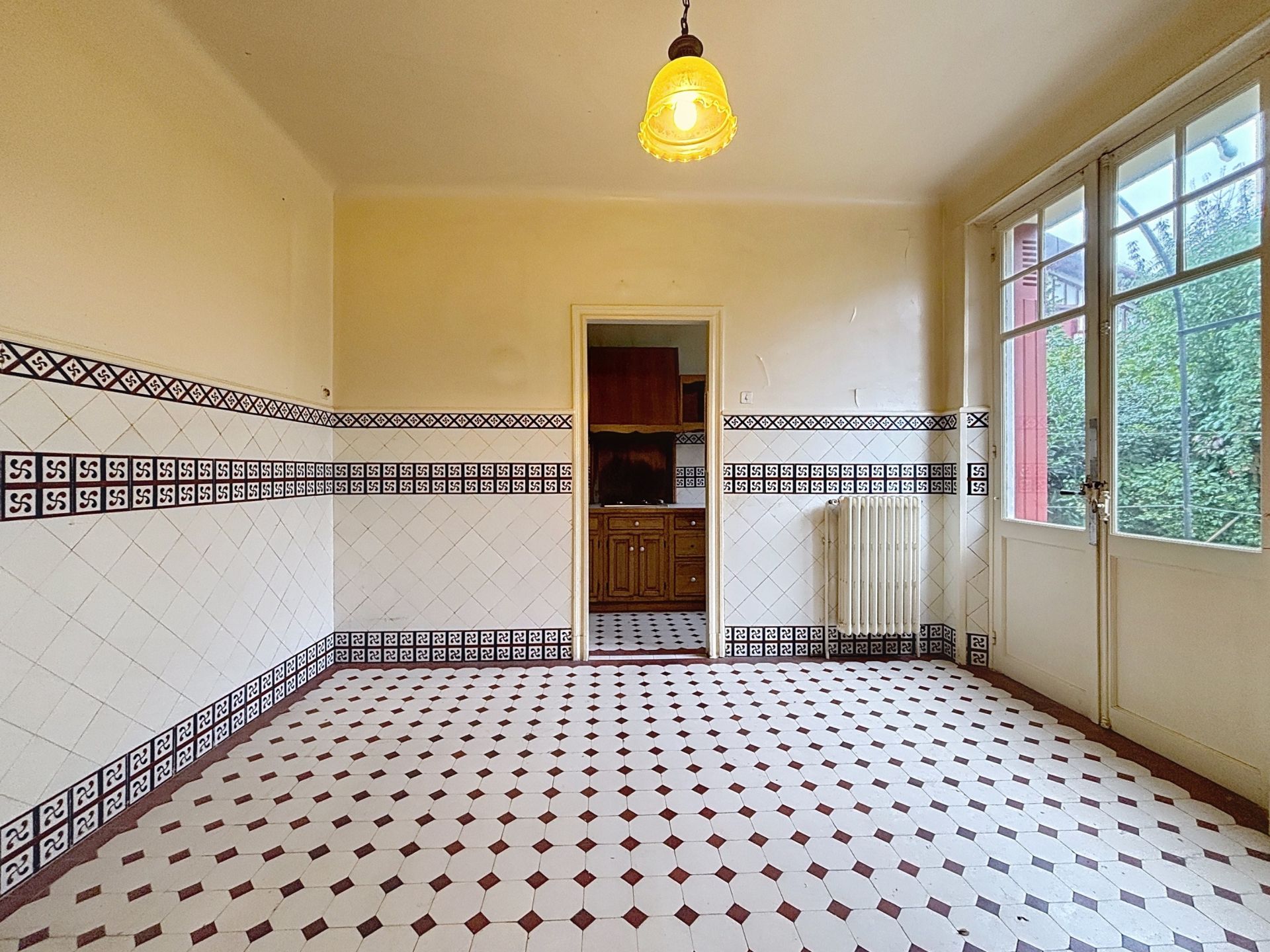 house 10 Rooms for sale on BAYONNE (64100)