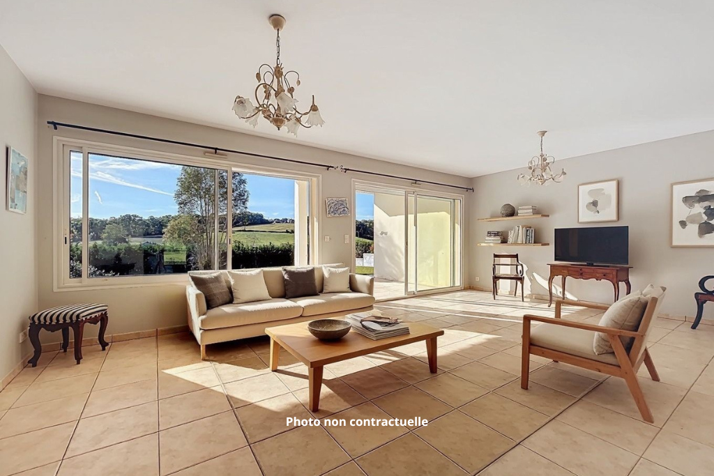 house 4 Rooms for sale on URRUGNE (64122)