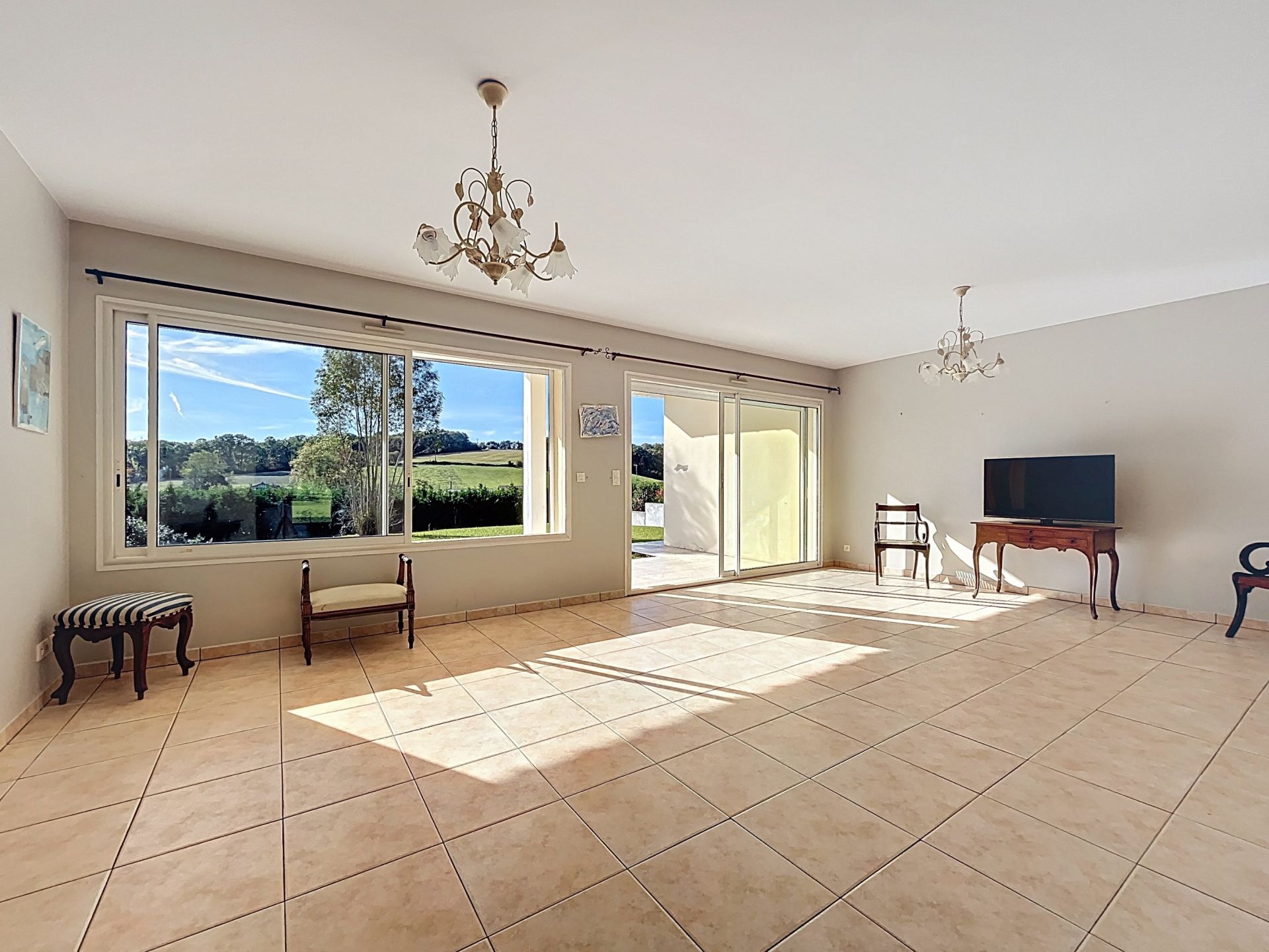 house 4 Rooms for sale on URRUGNE (64122)