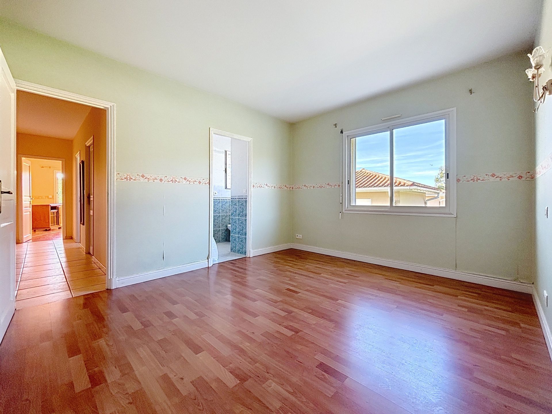 house 4 Rooms for sale on URRUGNE (64122)