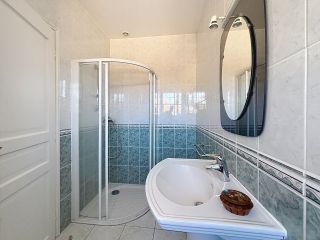 house 4 Rooms for sale on URRUGNE (64122)