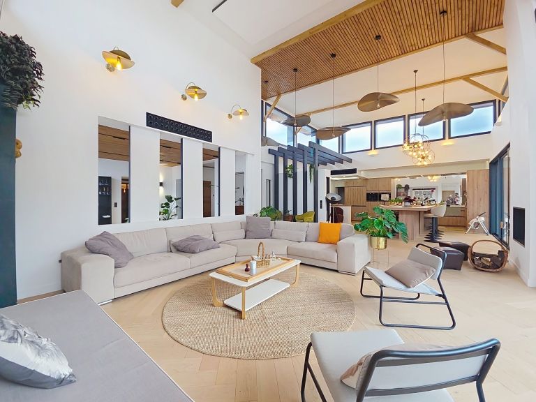 house 8 Rooms for sale on ANGLET (64600)