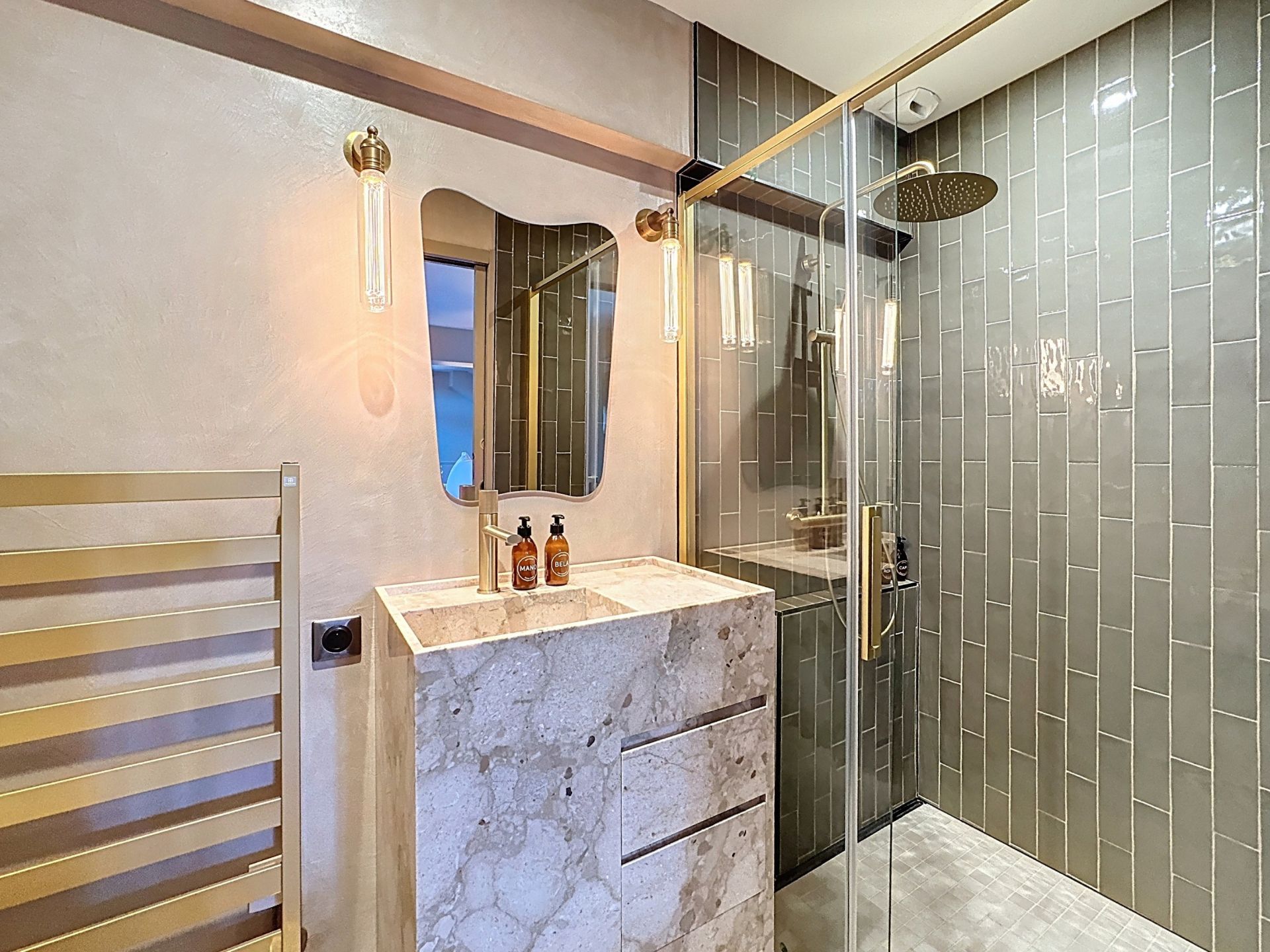 mansion 12 Rooms for sale on MAGESCQ (40140)