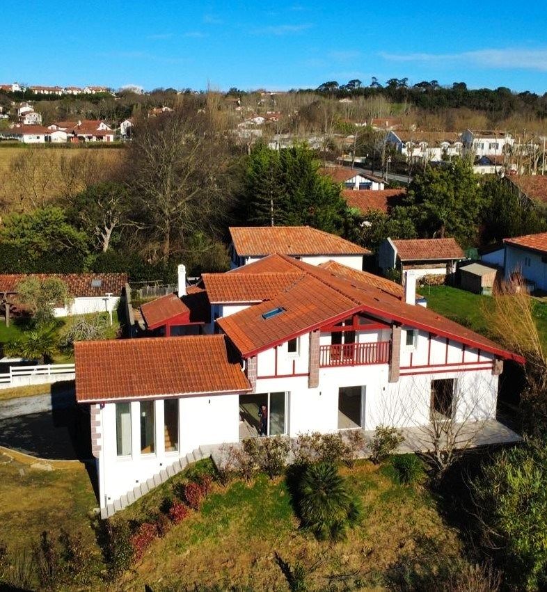 house 7 Rooms for sale on BIDART (64210)