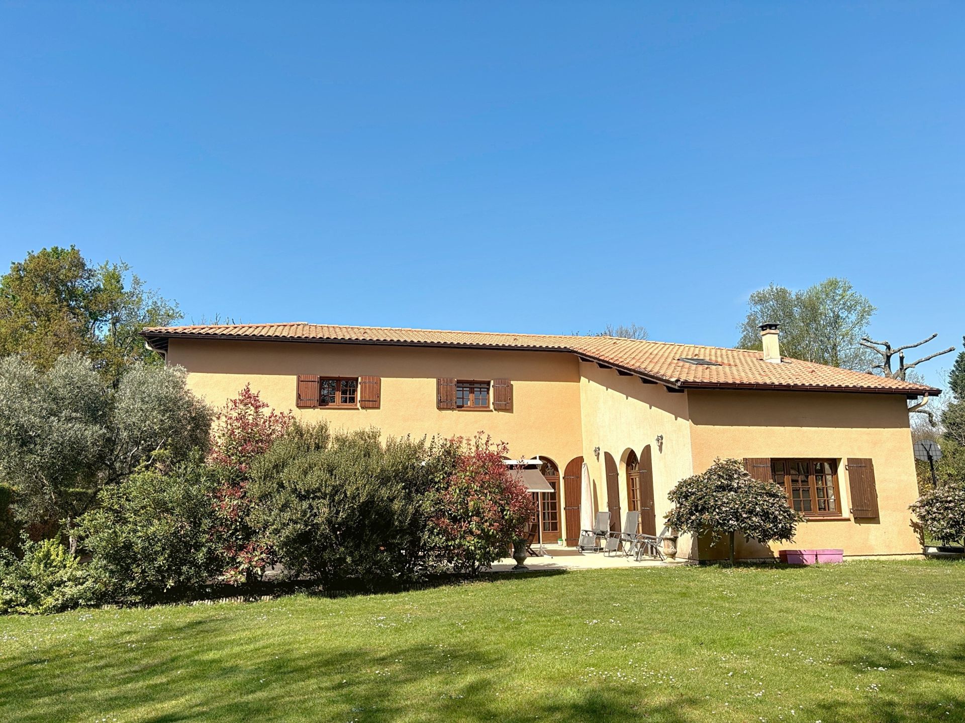 house 10 Rooms for sale on MIMIZAN (40200)