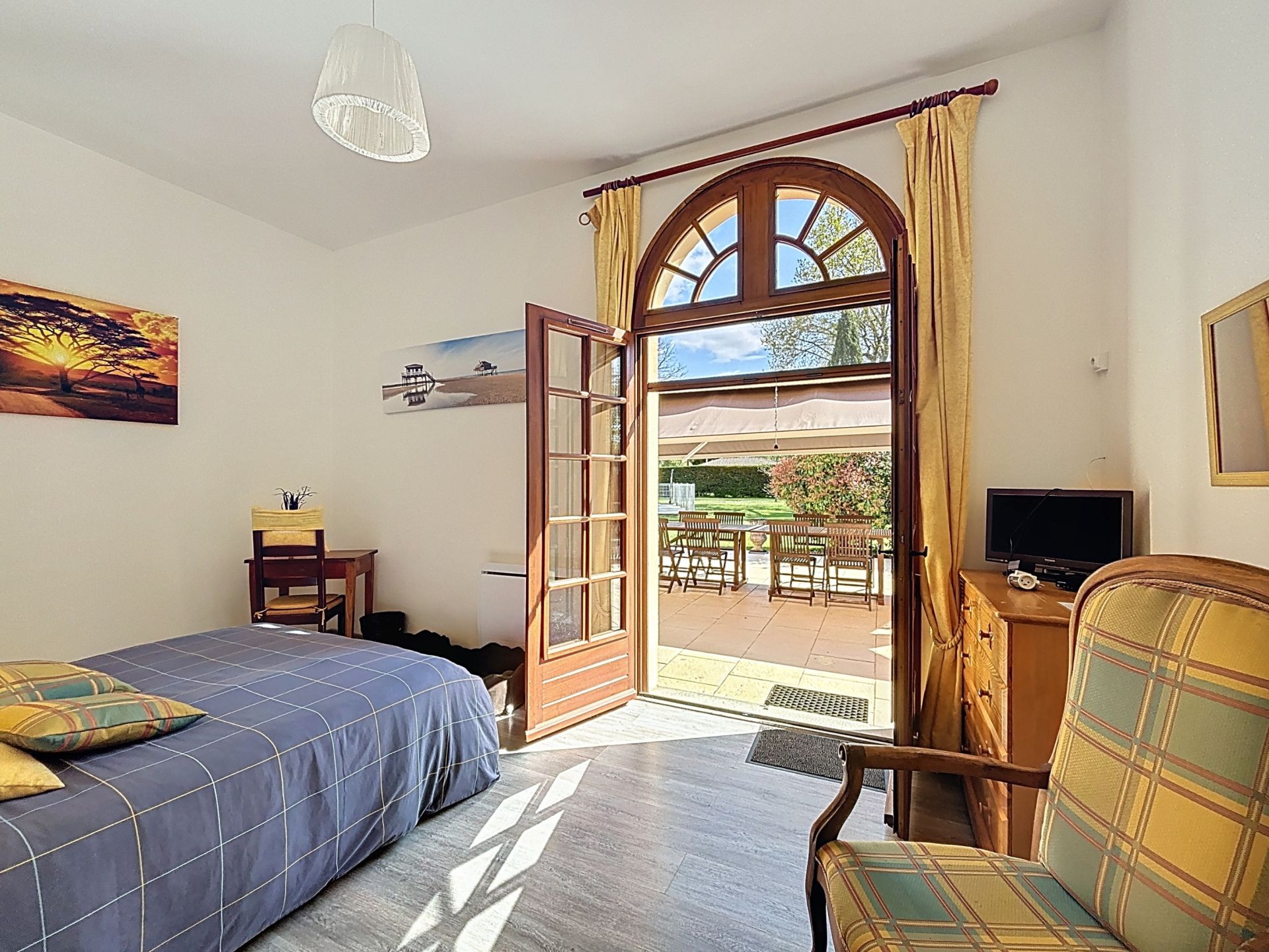 house 10 Rooms for sale on MIMIZAN (40200)