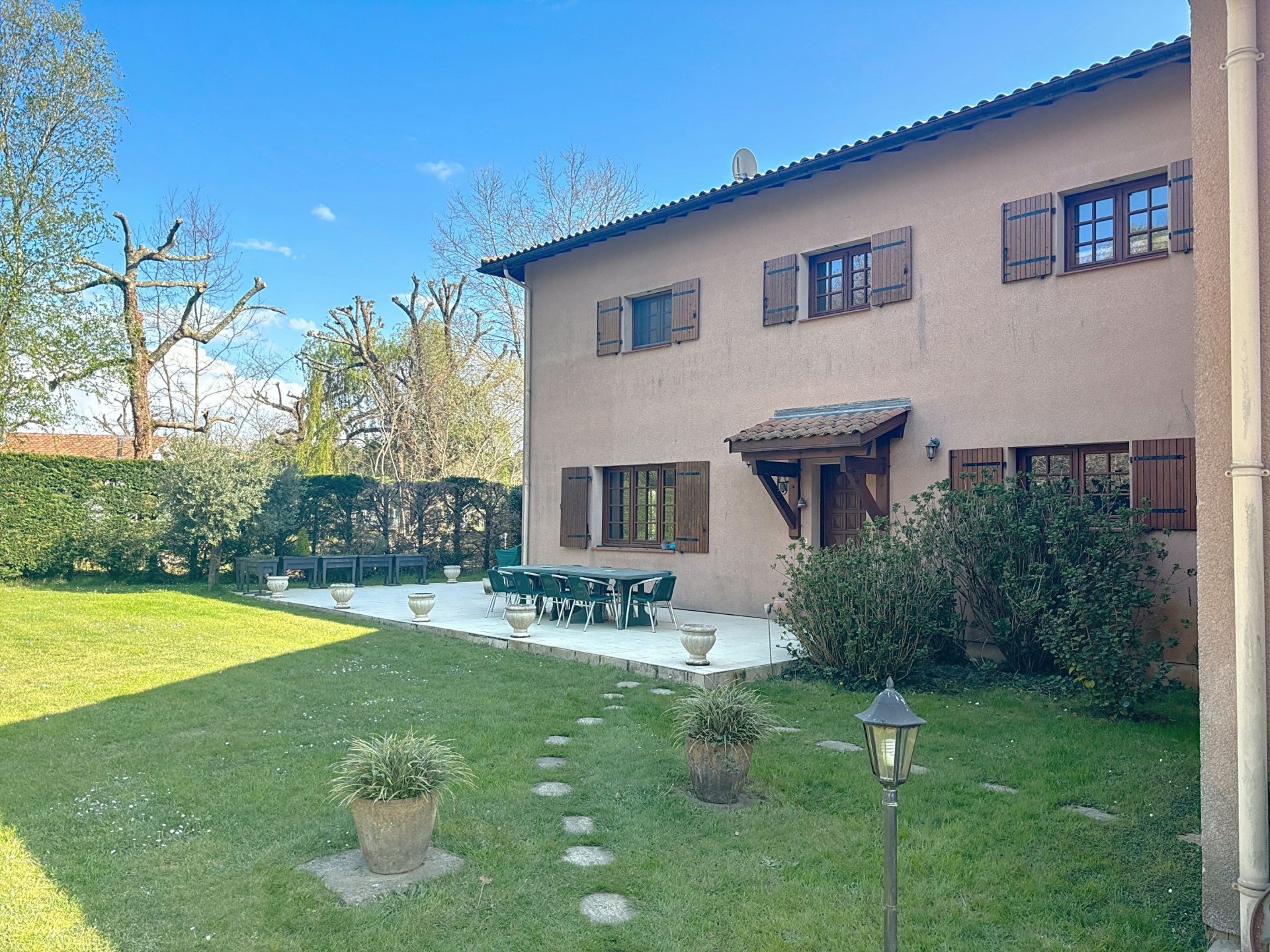 house 10 Rooms for sale on MIMIZAN (40200)