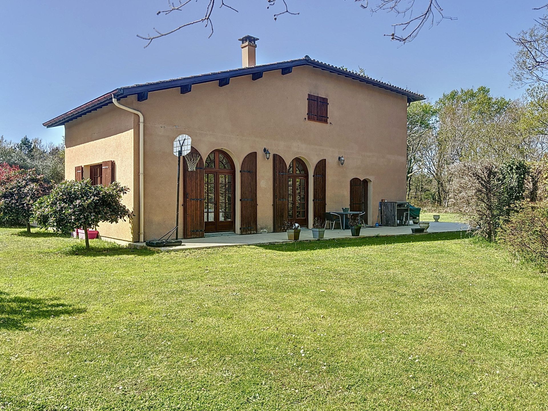 house 10 Rooms for sale on MIMIZAN (40200)