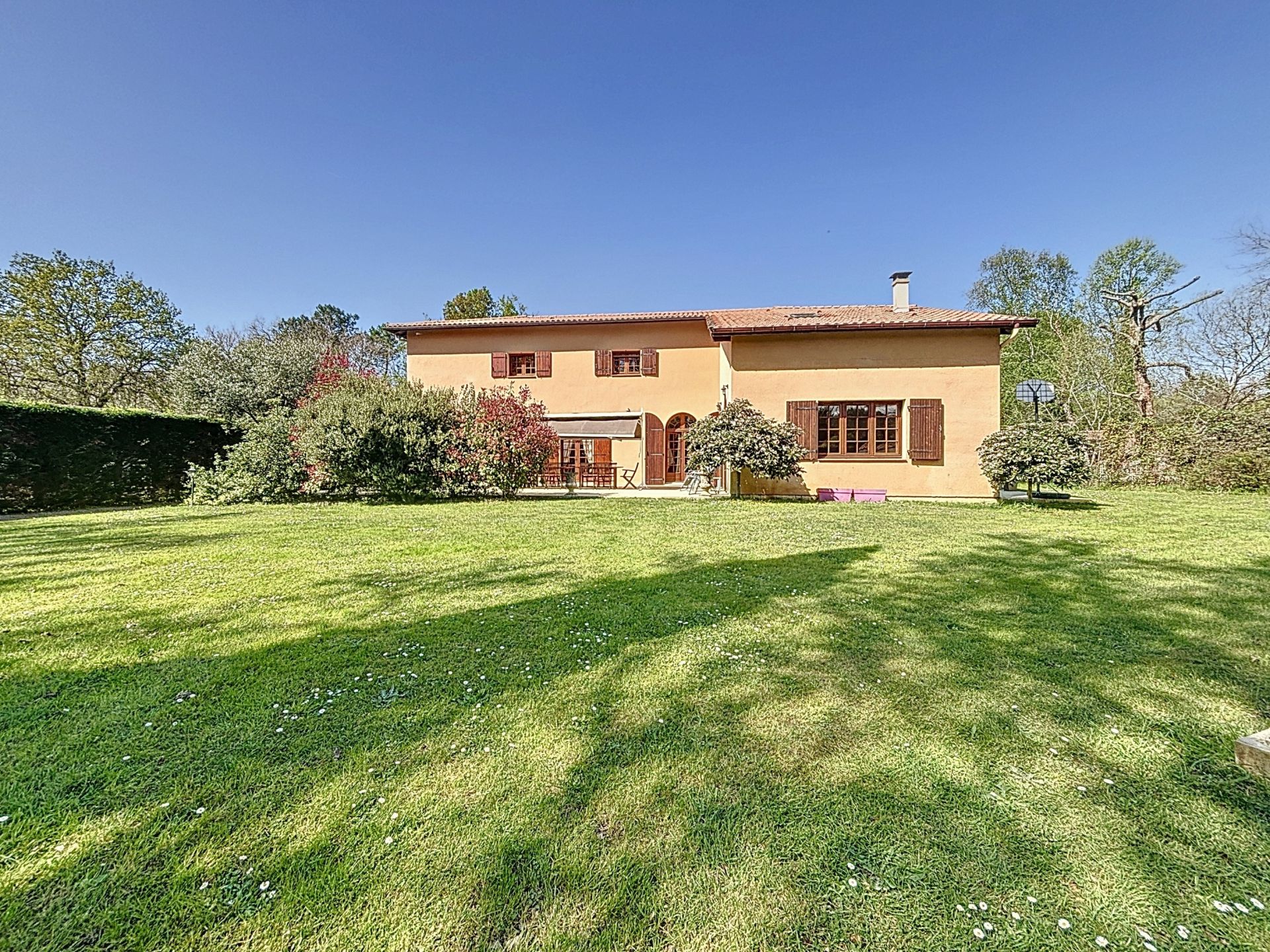 house 10 Rooms for sale on MIMIZAN (40200)