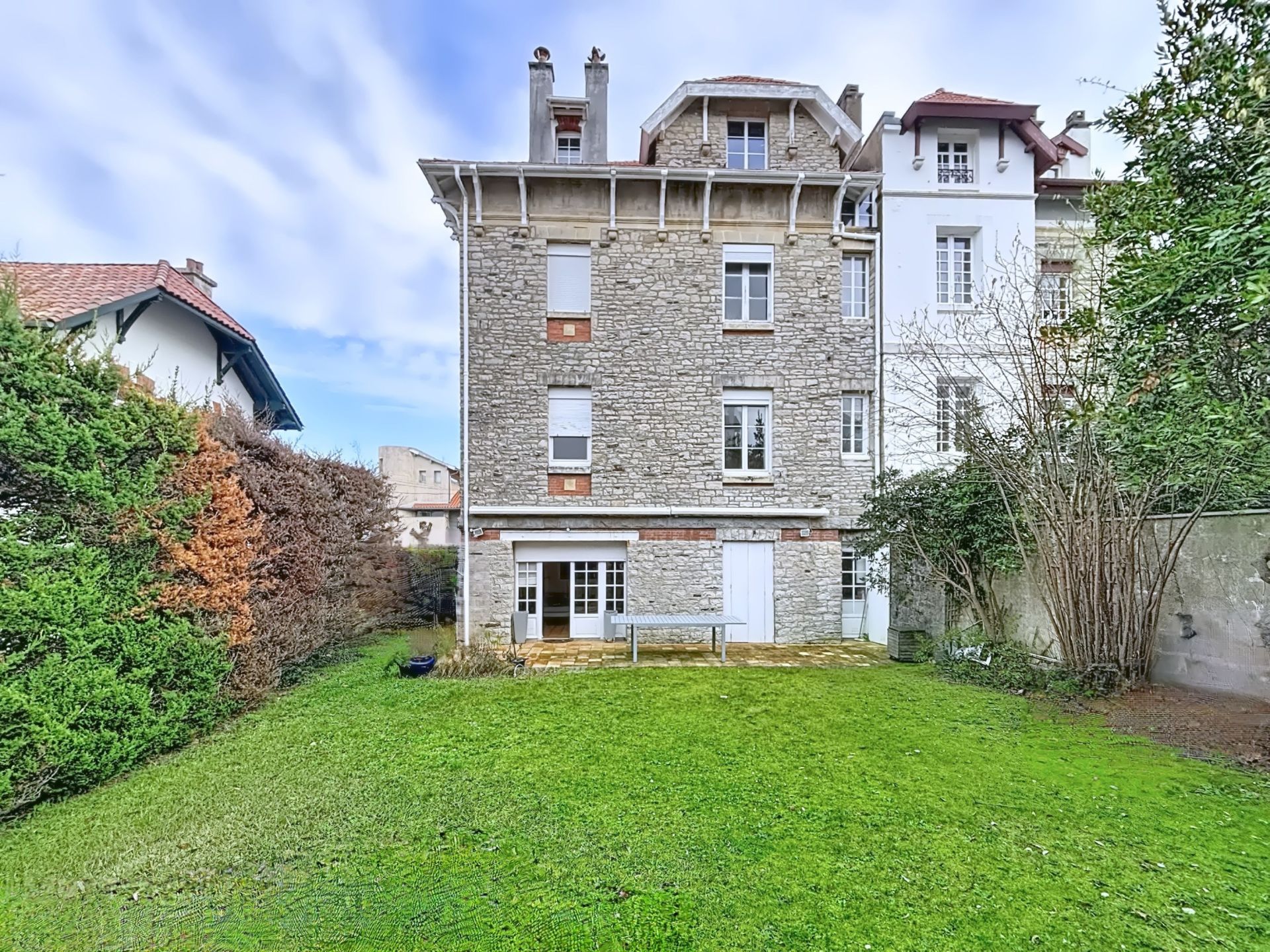 house 12 Rooms for sale on BIARRITZ (64200)