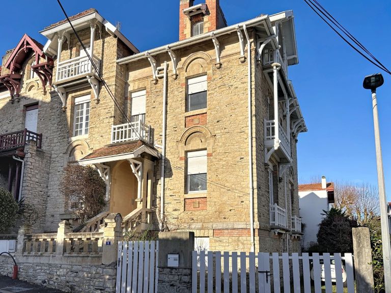 house 12 Rooms for sale on BIARRITZ (64200)