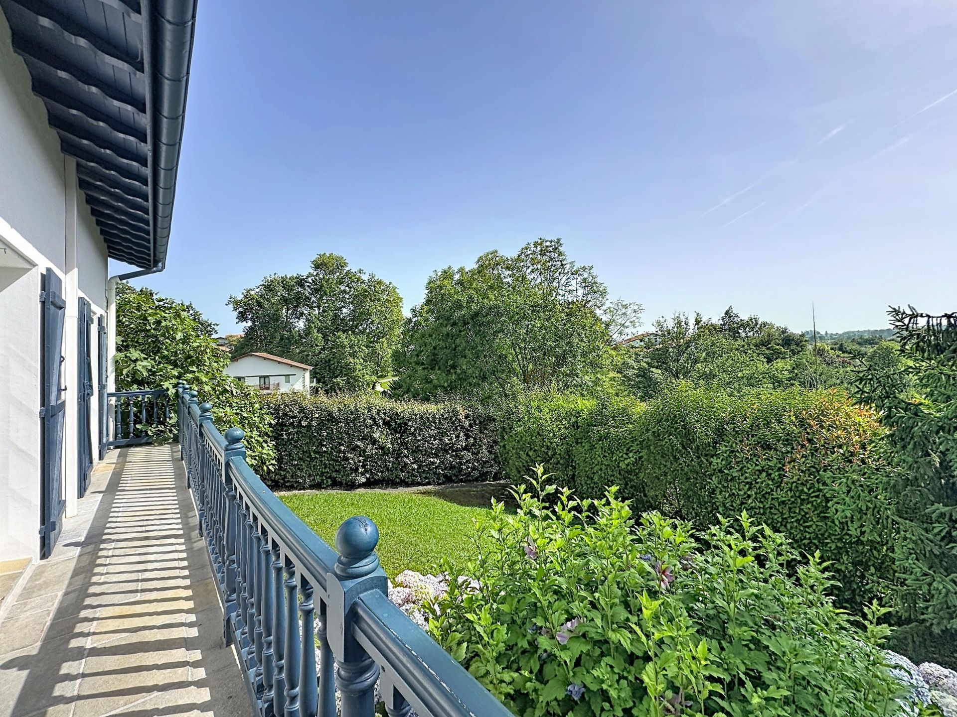 house 7 Rooms for sale on ARBONNE (64210)