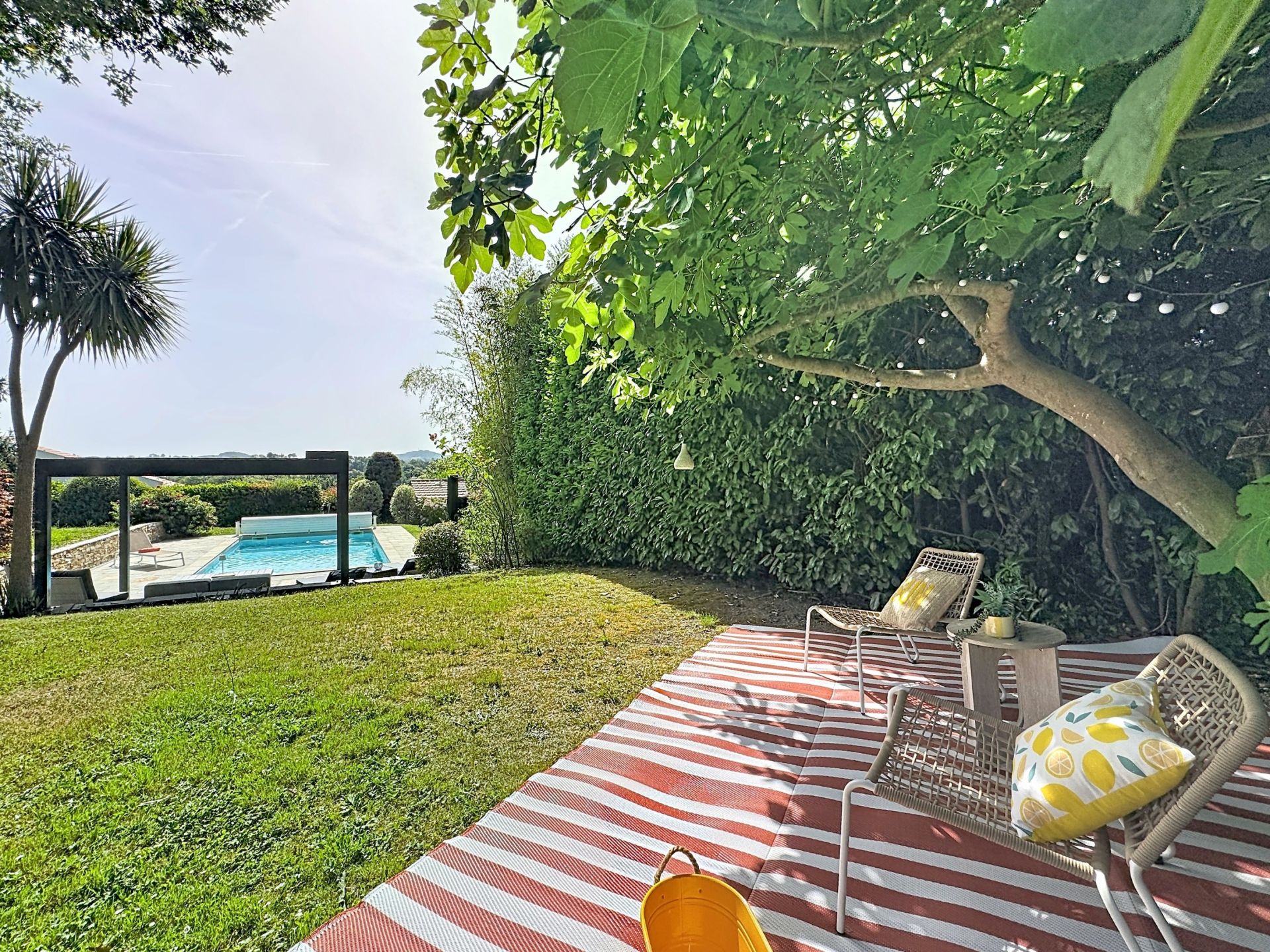 house 7 Rooms for sale on ARBONNE (64210)