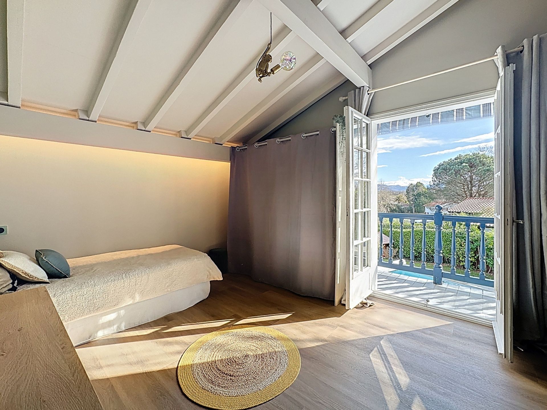 house 7 Rooms for sale on ARBONNE (64210)