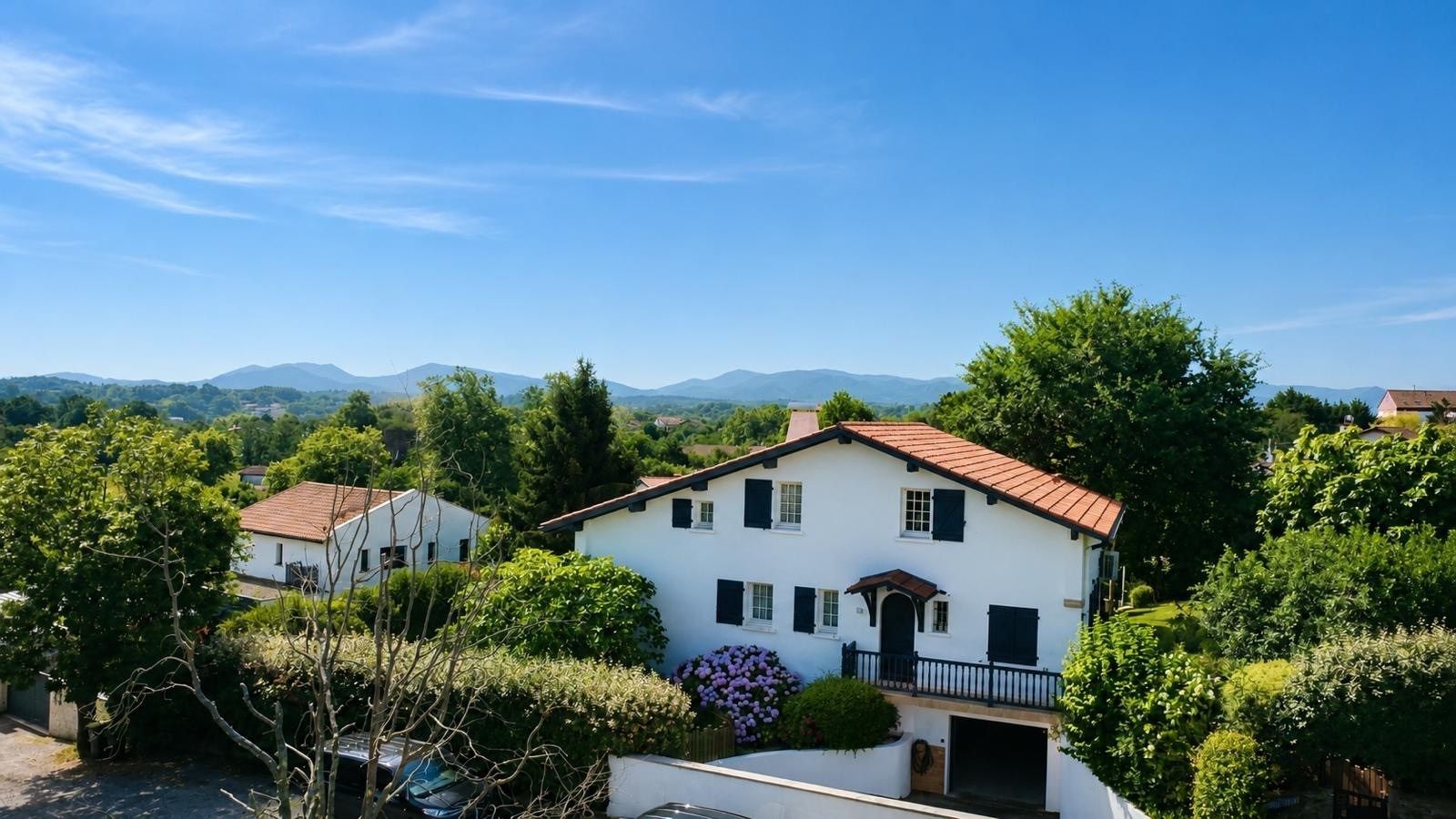 house 7 Rooms for sale on ARBONNE (64210)