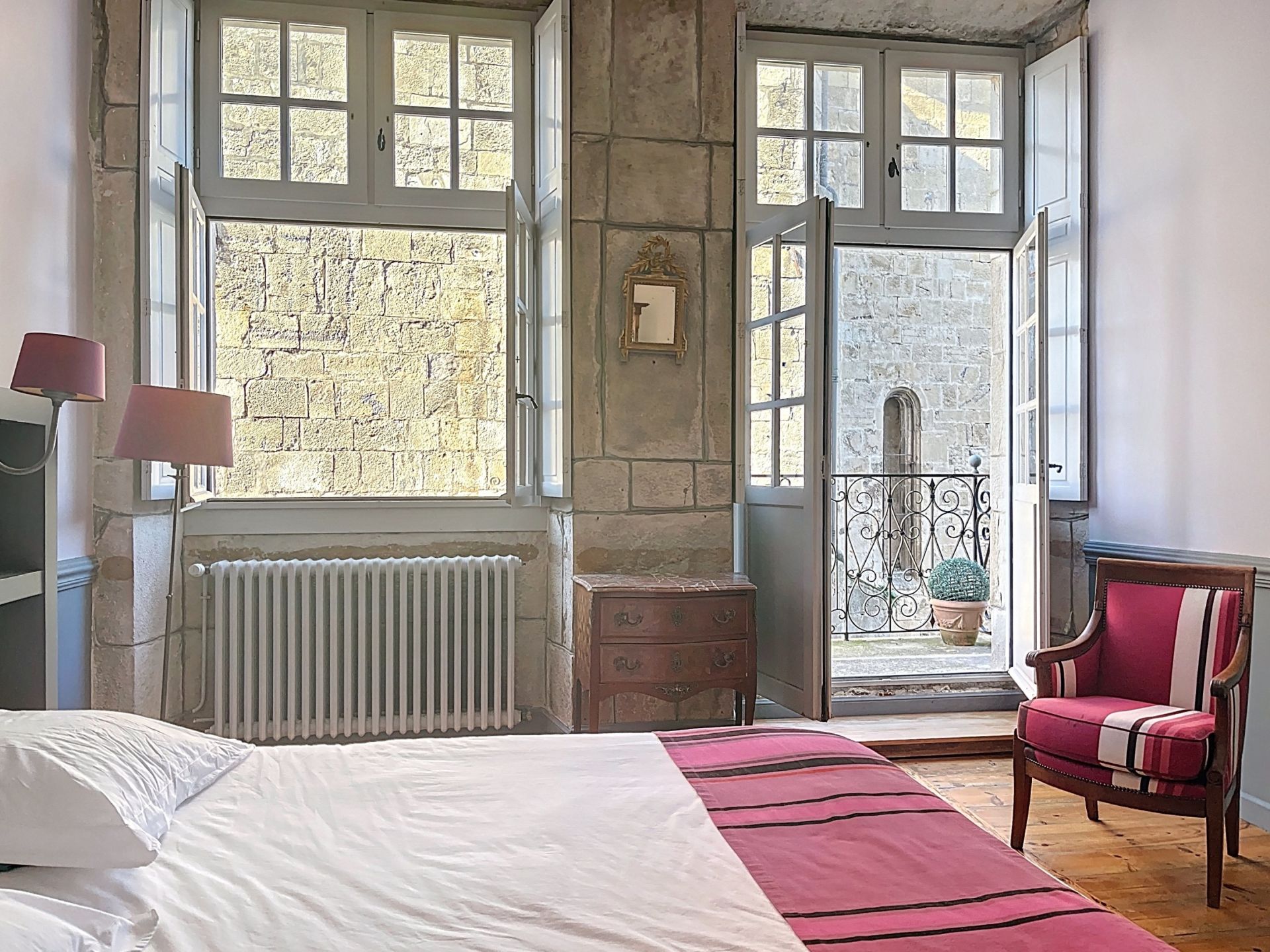 apartment 5 Rooms for sale on CIBOURE (64500)