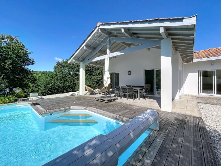 house 6 Rooms for sale on ARCANGUES (64200)