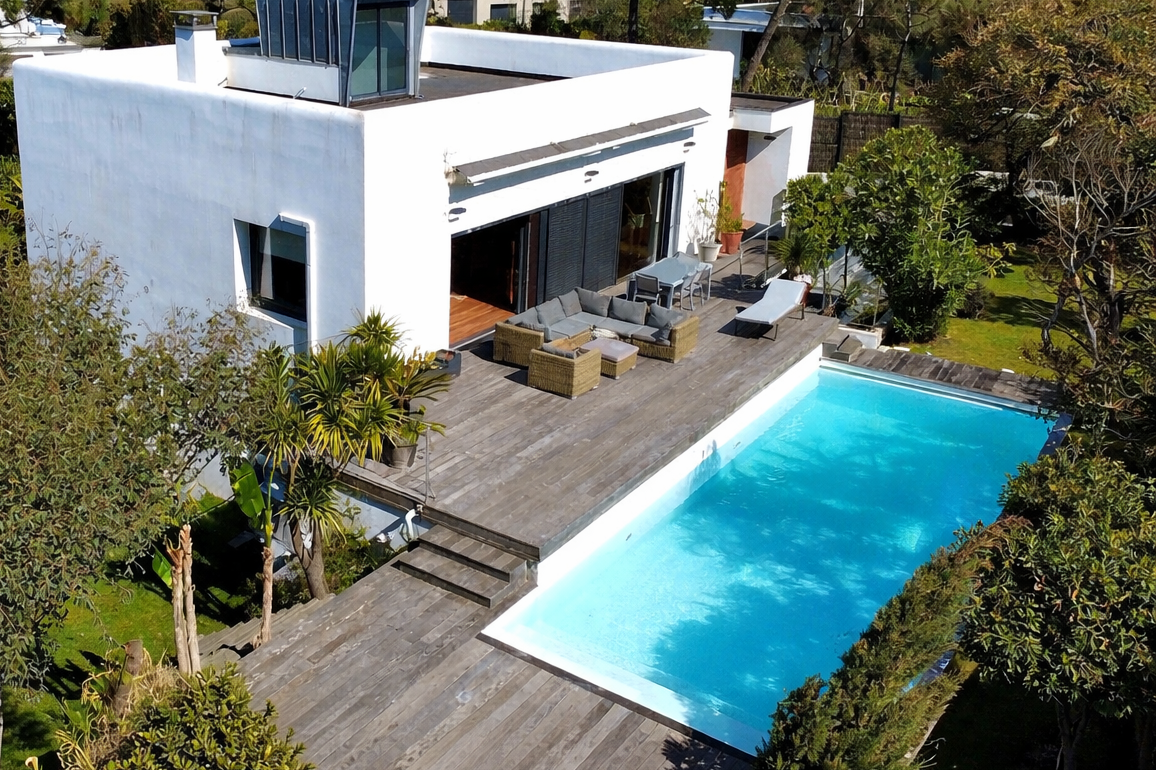 house 6 Rooms for sale on ANGLET (64600)