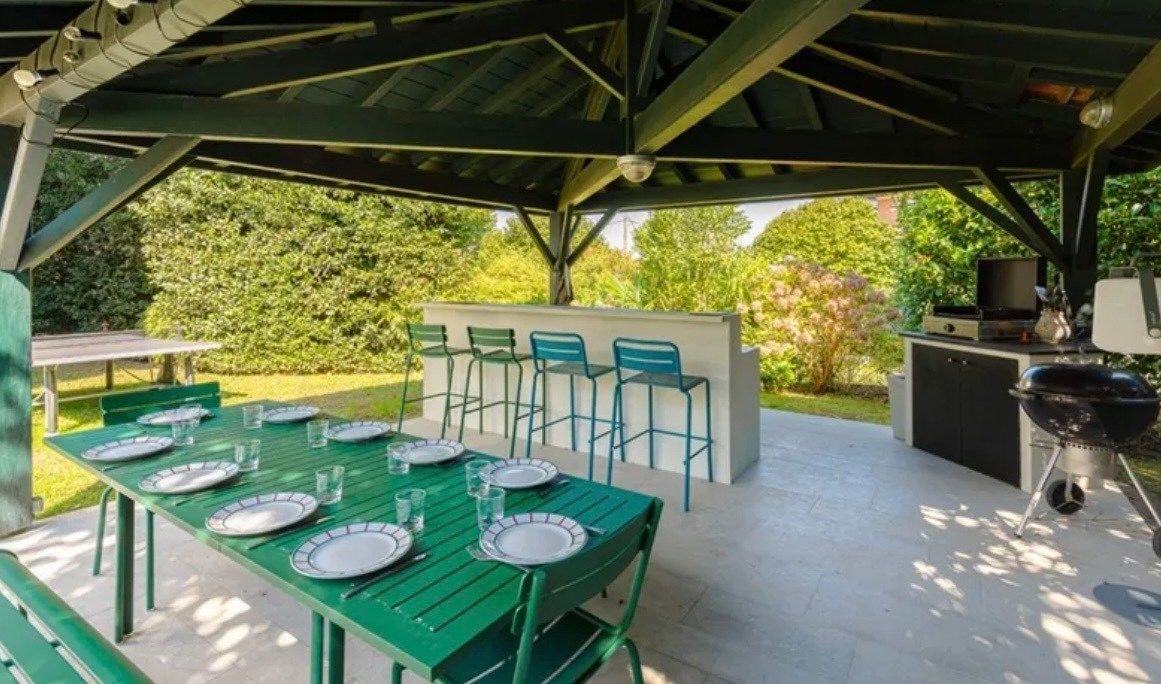 house 10 Rooms for sale on BIARRITZ (64200)