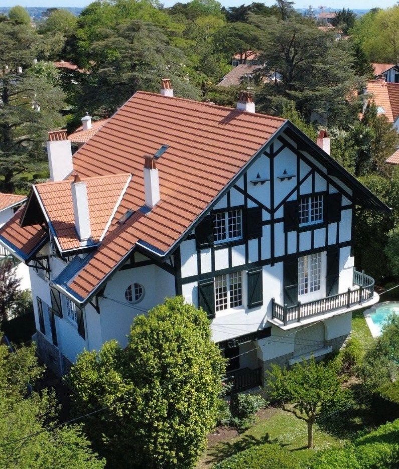 house 10 Rooms for sale on BIARRITZ (64200)