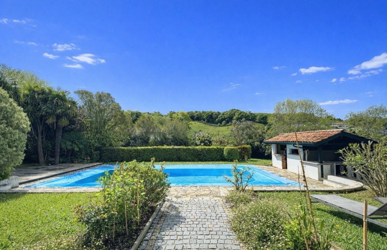 house 9 Rooms for sale on ST PEE SUR NIVELLE (64310)