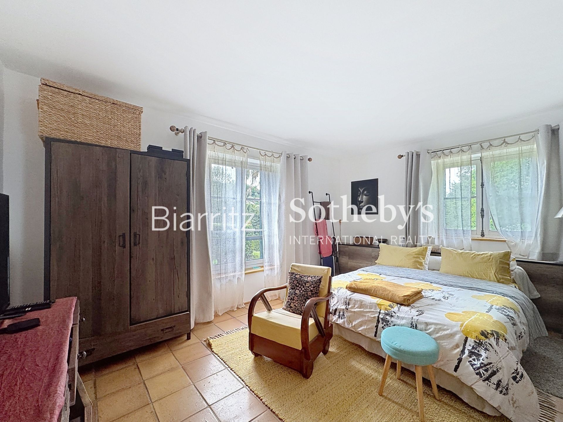 house 9 Rooms for sale on ST PEE SUR NIVELLE (64310)