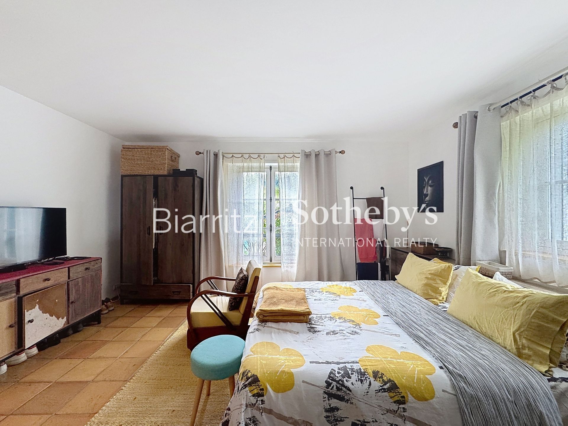 house 9 Rooms for sale on ST PEE SUR NIVELLE (64310)