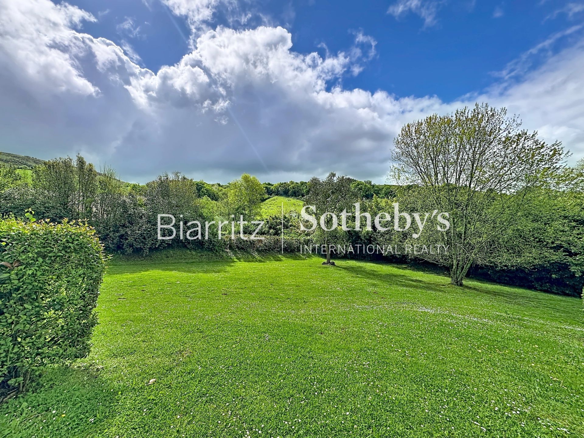 house 9 Rooms for sale on ST PEE SUR NIVELLE (64310)