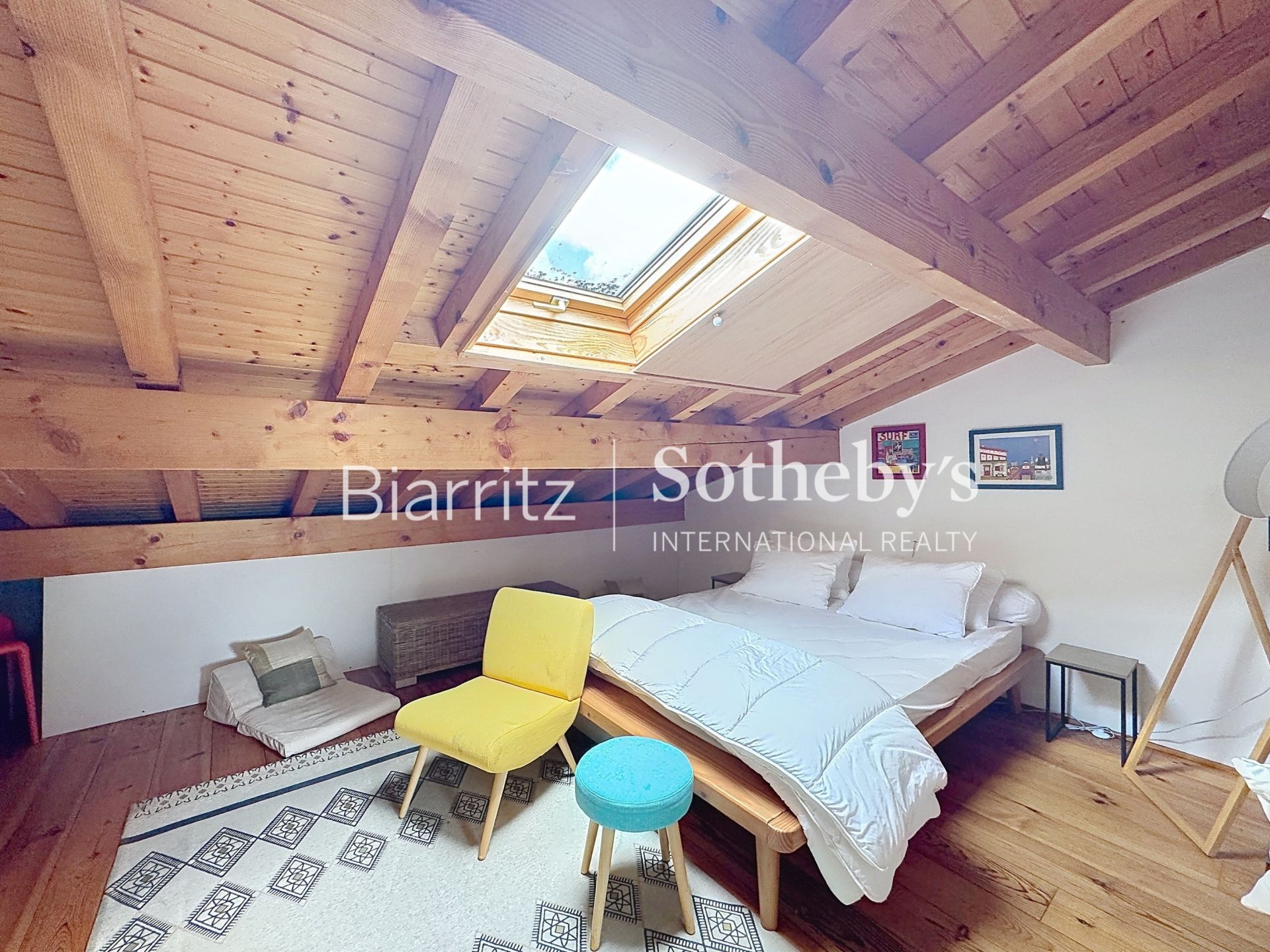 house 9 Rooms for sale on ST PEE SUR NIVELLE (64310)