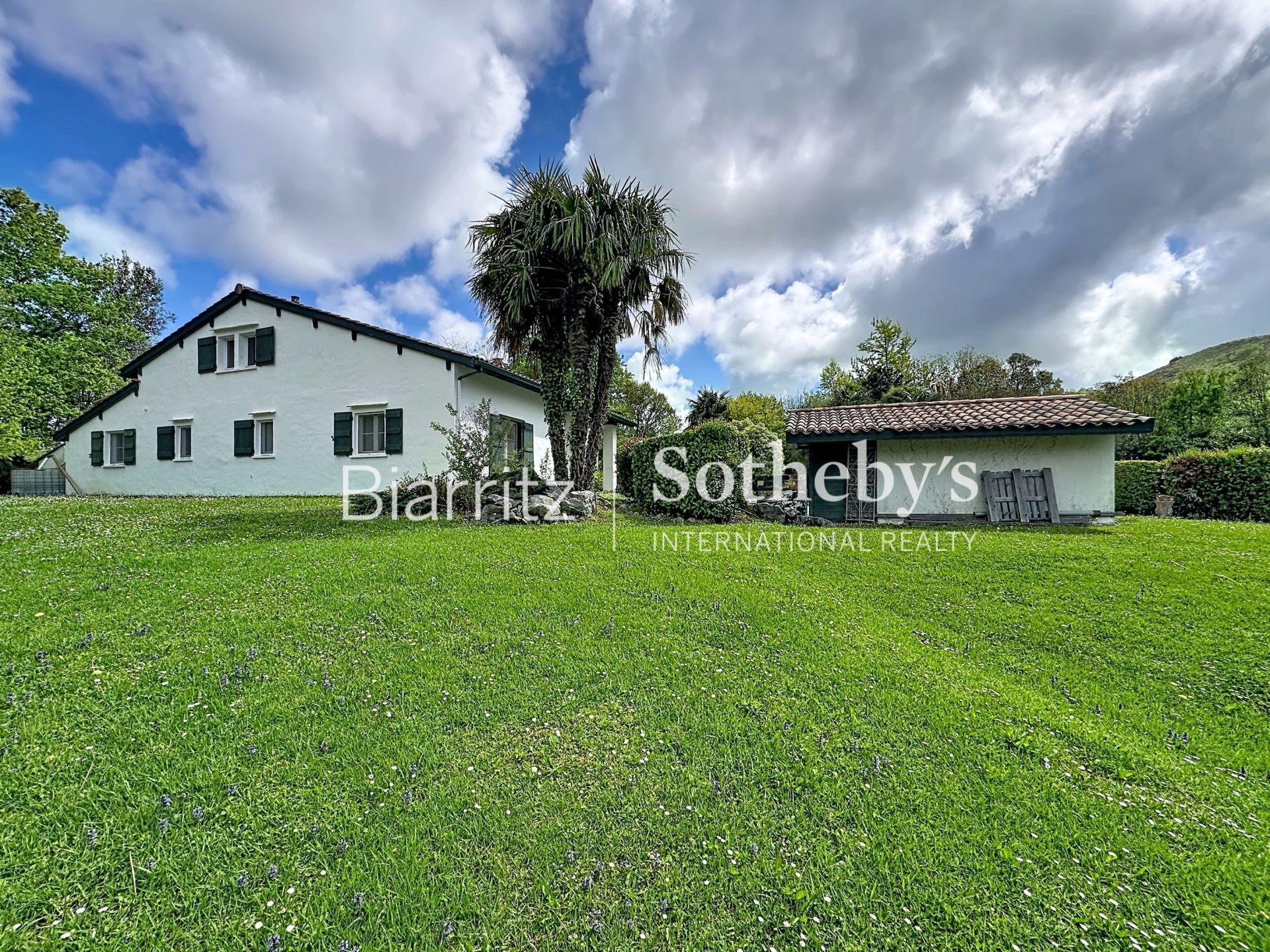 house 9 Rooms for sale on ST PEE SUR NIVELLE (64310)