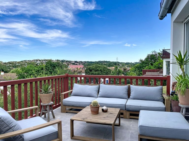 apartment 5 Rooms for sale on BIDART (64210)
