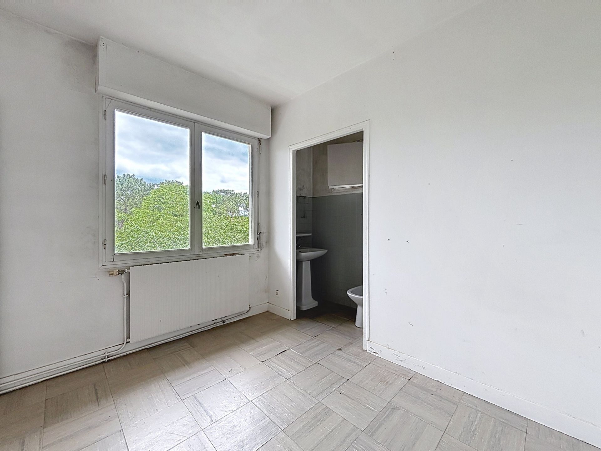 house 12 Rooms for sale on SOORTS HOSSEGOR (40150)