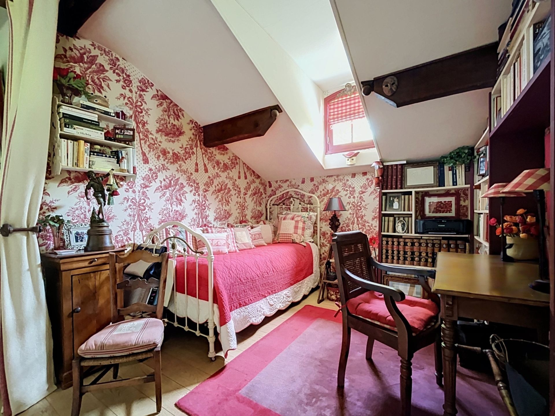 house 7 Rooms for sale on ST PEE SUR NIVELLE (64310)