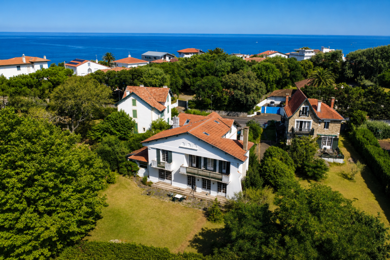 house 11 Rooms for sale on BIARRITZ (64200)
